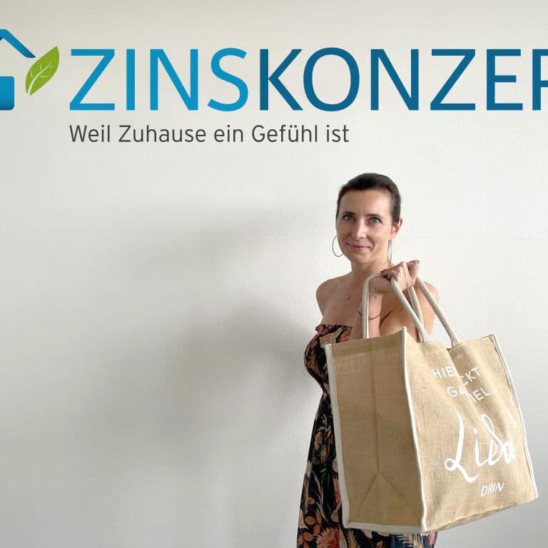 Kinder mit Zinskonzept-Trinkflaschen